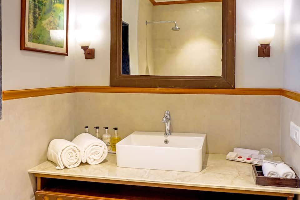 Citrus Chambers Mahabaleshwar Premier Room 4