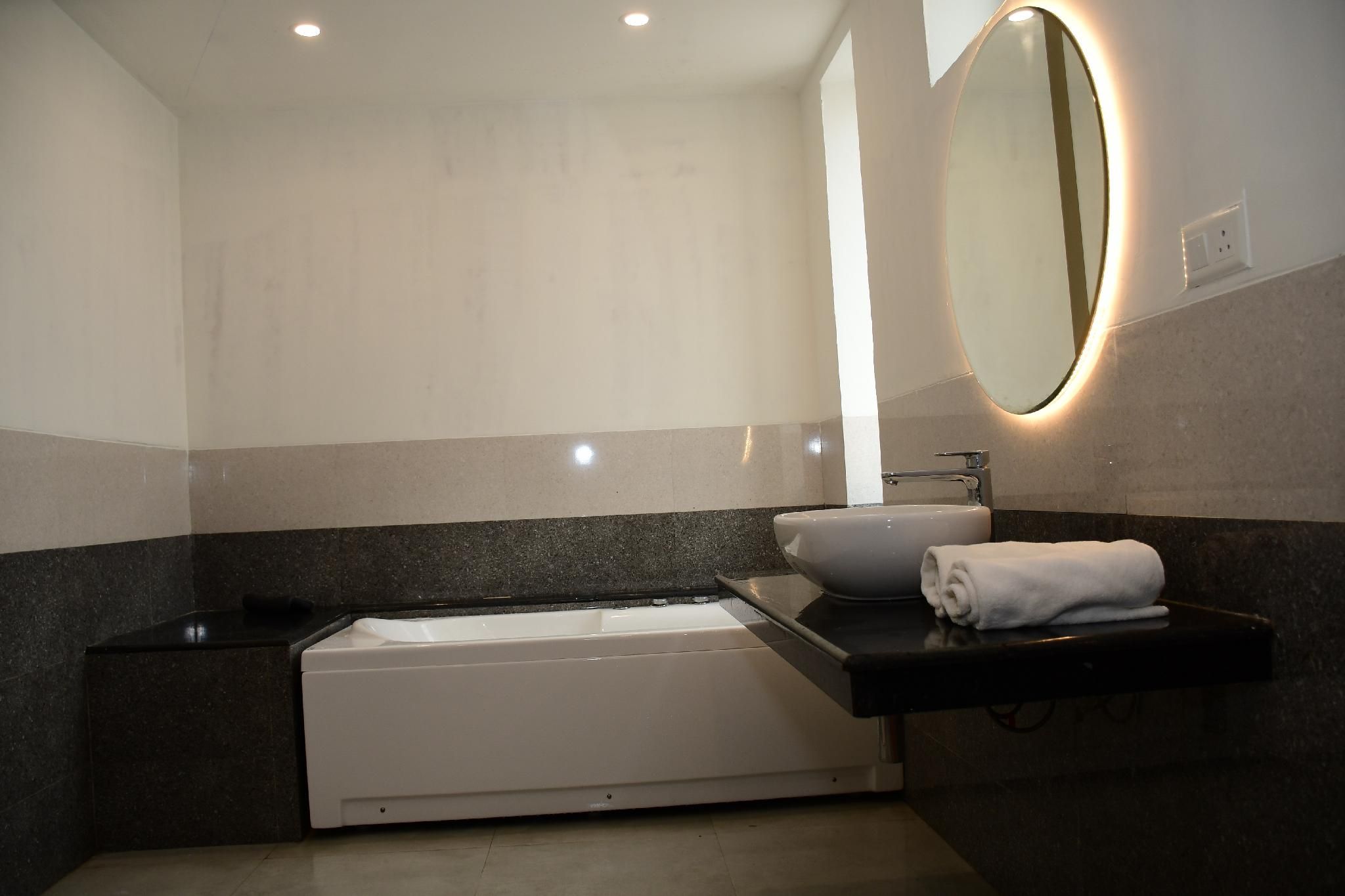 Maharaja Suite (Roof Top and Sea View )