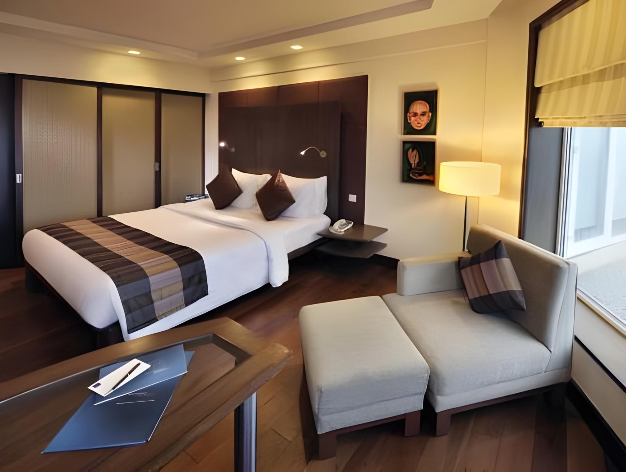 Executive King Bed