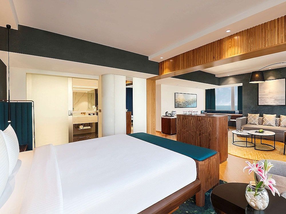 Executive Suite, 1 King Bed, Business Lounge Access, Ocean View