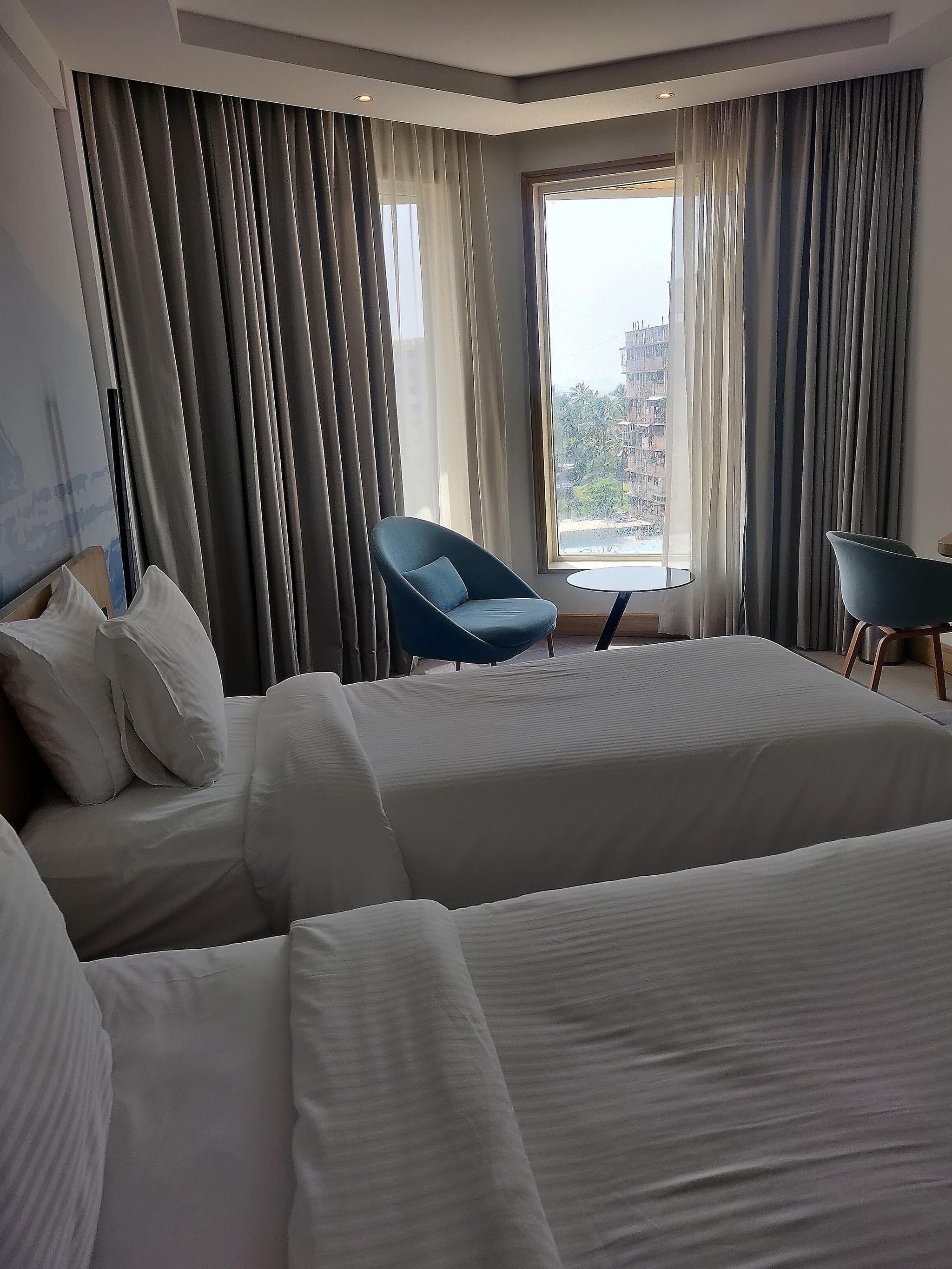 Novotel Mumbai Juhu Beach Hotel Superior Room, 2 Twin Beds, City View 3