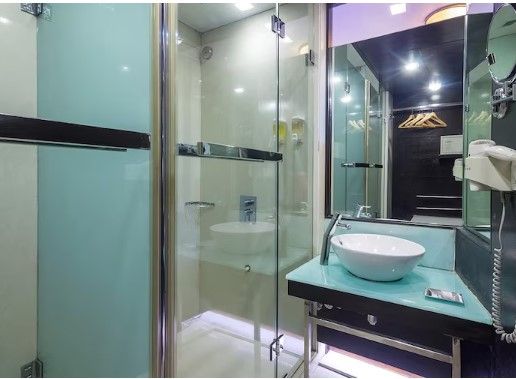 Yogi Midtown Hotel Executive Room 5