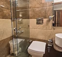 Bridge View Regency Deluxe Room 7