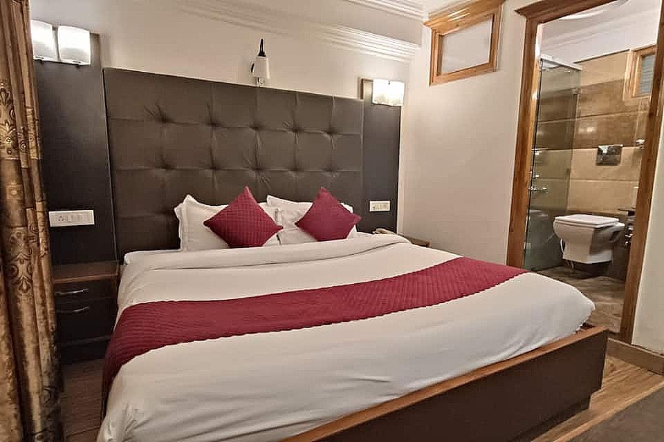 Bridge View Regency Deluxe Room 6
