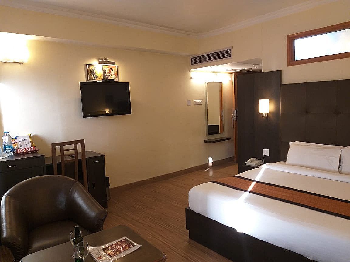 Bridge View Regency Deluxe Room 4