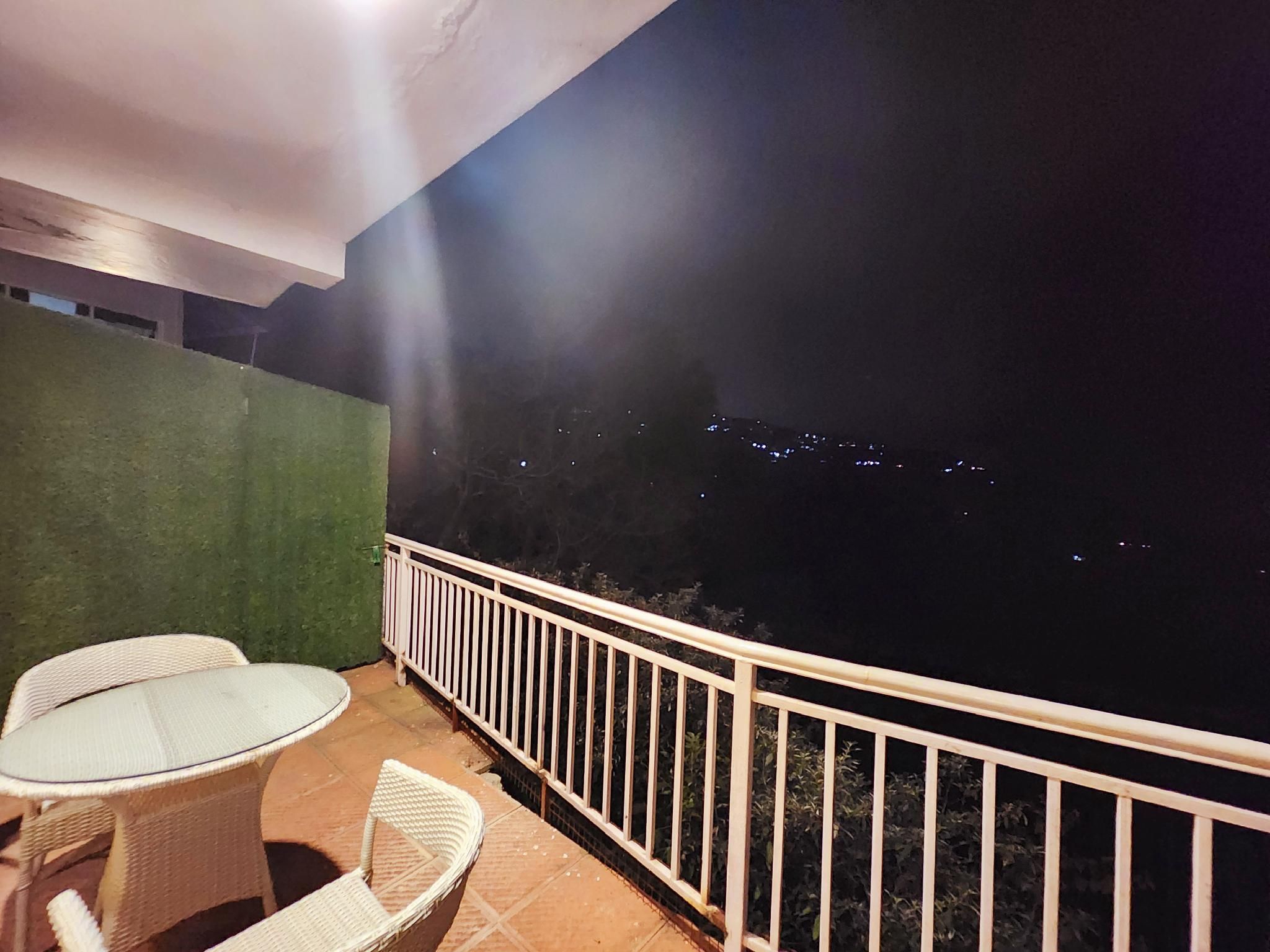 Blossom Resort Kasauli Deluxe  Room with Balcony 10