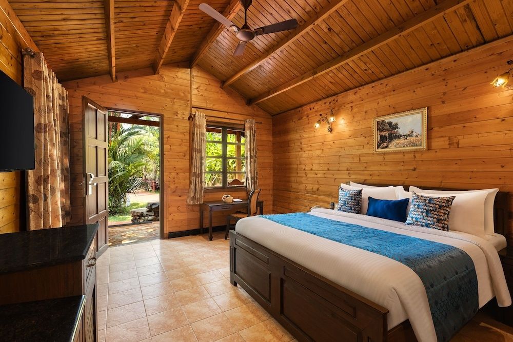 Suite, 1 King Bed, Garden View (Chalets)