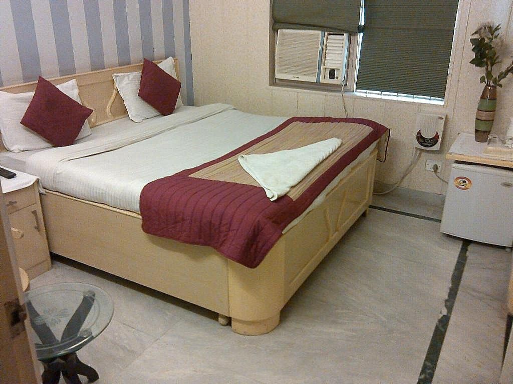 Sands Inn Deluxe Room 3