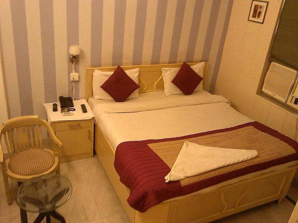 Sands Inn Deluxe Room 2
