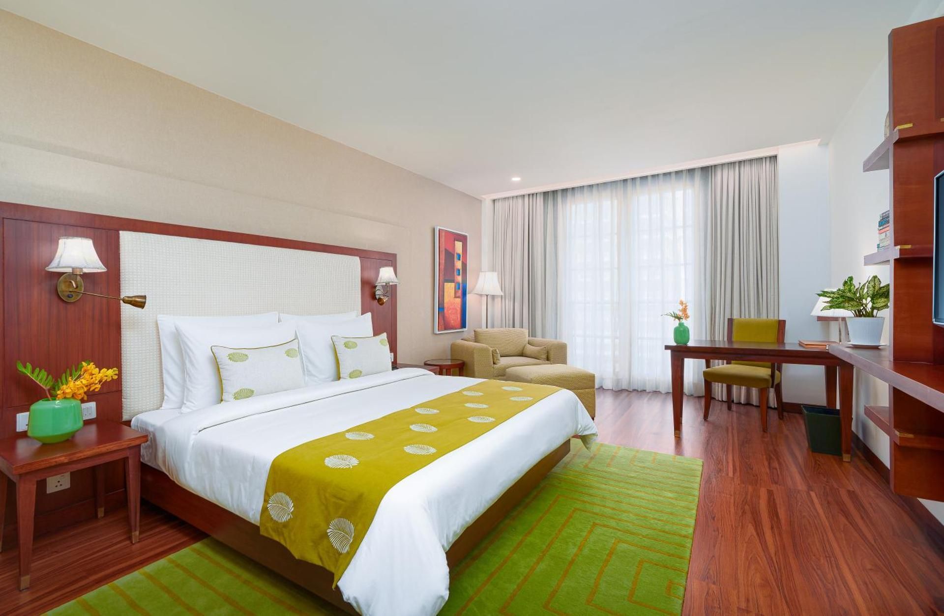 DLF Club 5 - Golf Course Road Premium Room with Balcony 3
