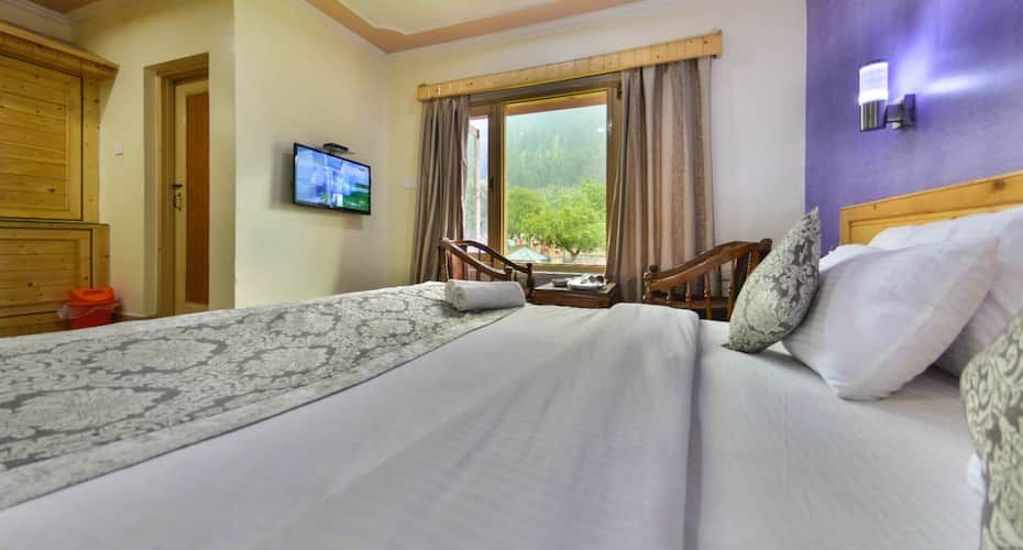 Luxury Suite with Mountain View