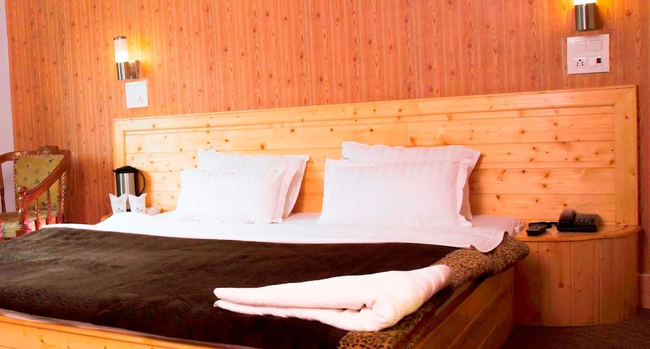Luxury Suite with Mountain View