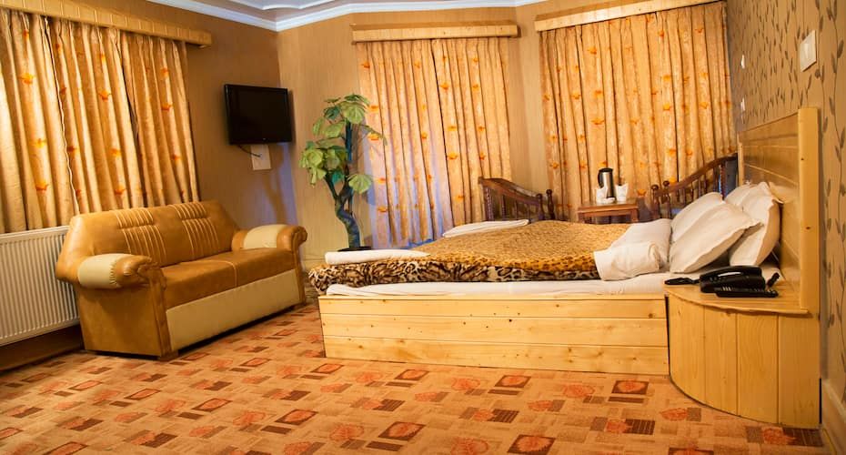 Hotel Baisaran Pahalgam Deluxe Room with Mountain View 3