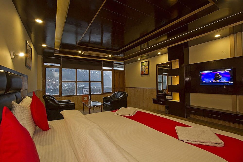 Hotel Ishaan (2 Min drive From Mall Road)