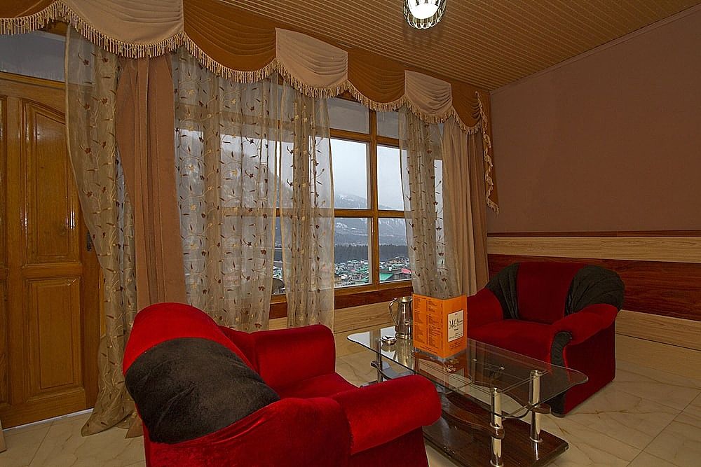 Ishaan Hotel Deluxe Room with Private Balcony 9