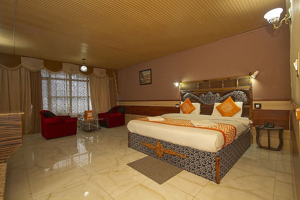 Ishaan Hotel Deluxe Room with Private Balcony 3
