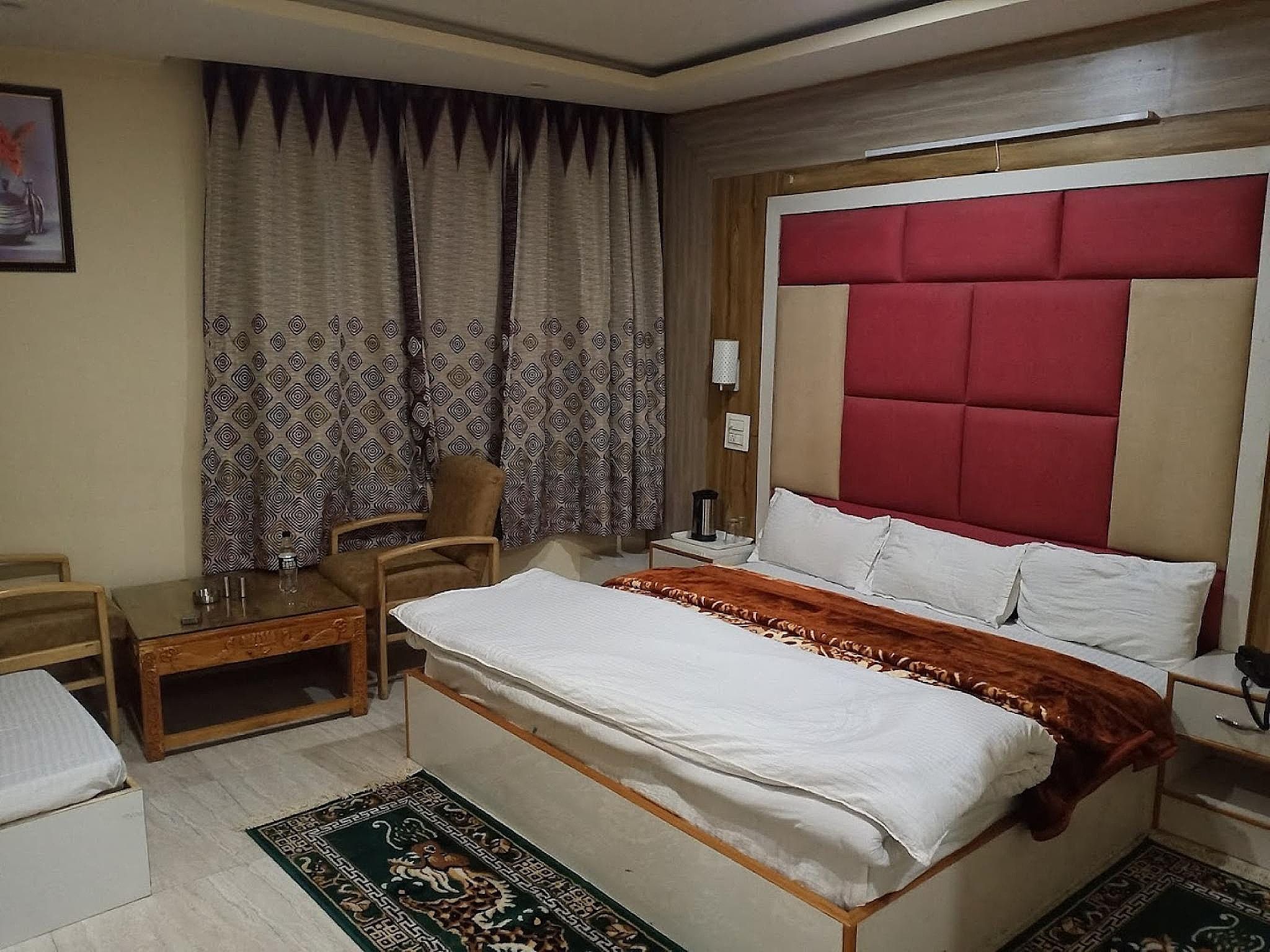 Hotel Ishaan (2 Min drive From Mall Road)