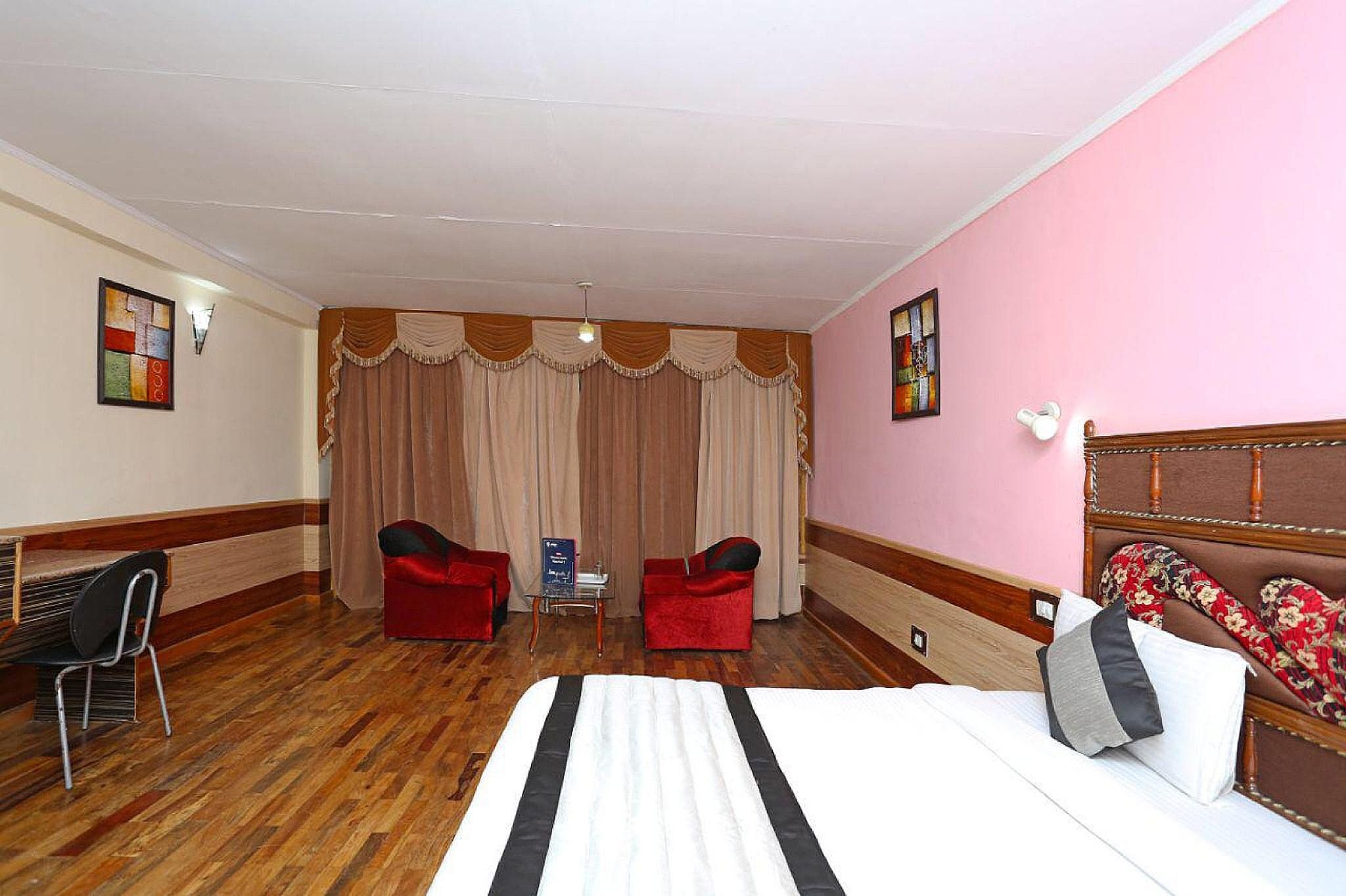 Ishaan Hotel Deluxe Room with Private Balcony 5