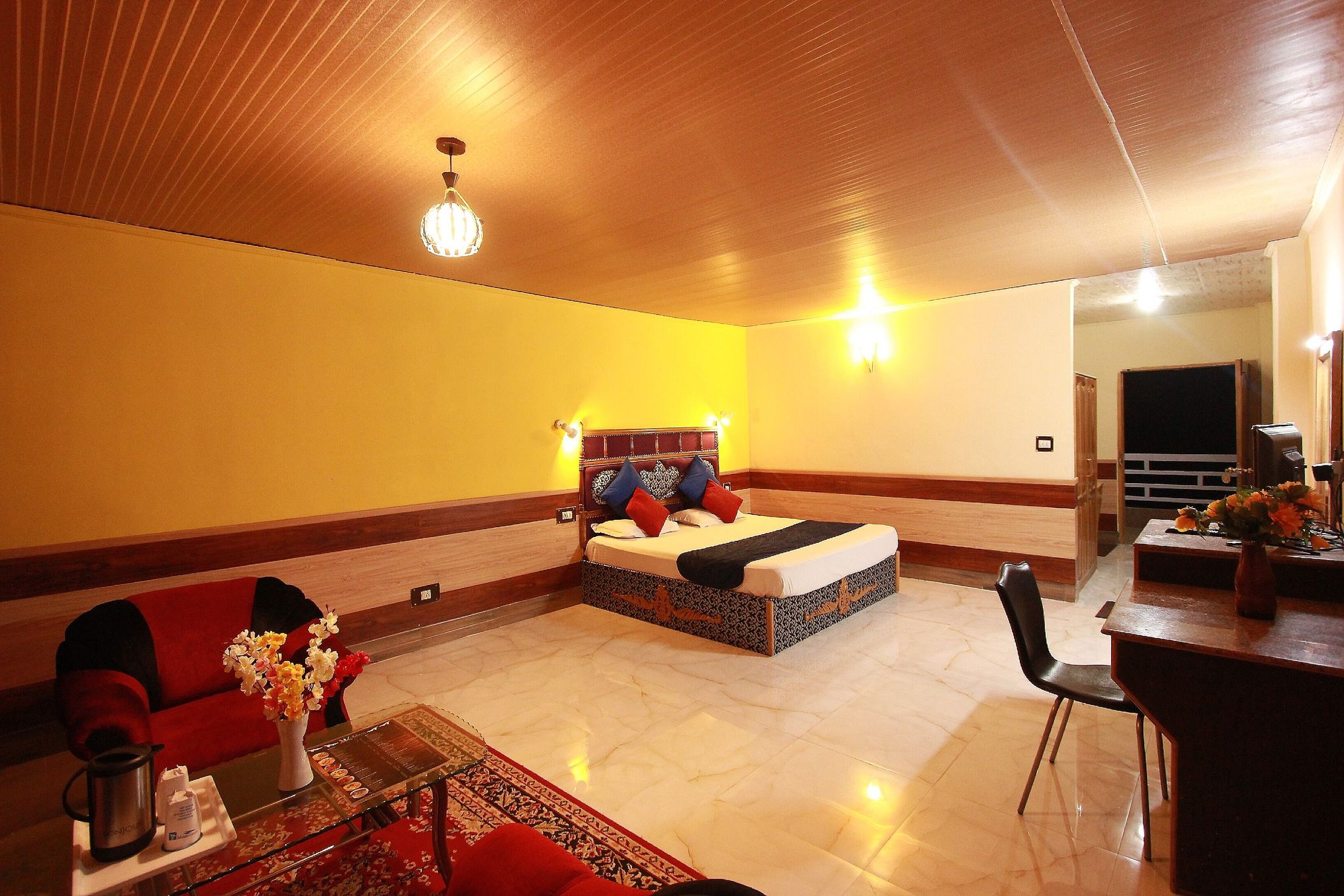 Hotel Ishaan (2 Min drive From Mall Road)