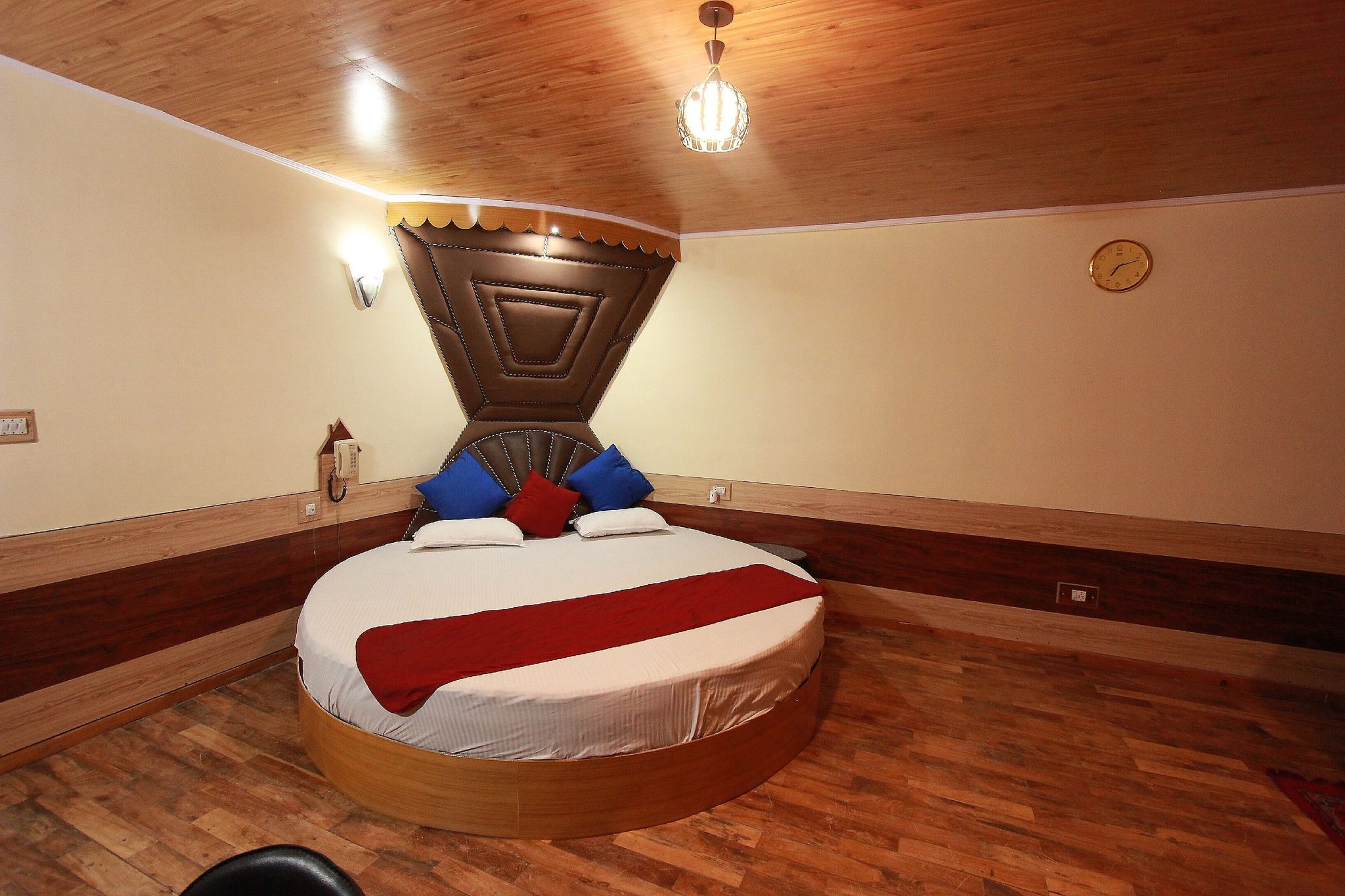 Hotel Ishaan (2 Min drive From Mall Road)