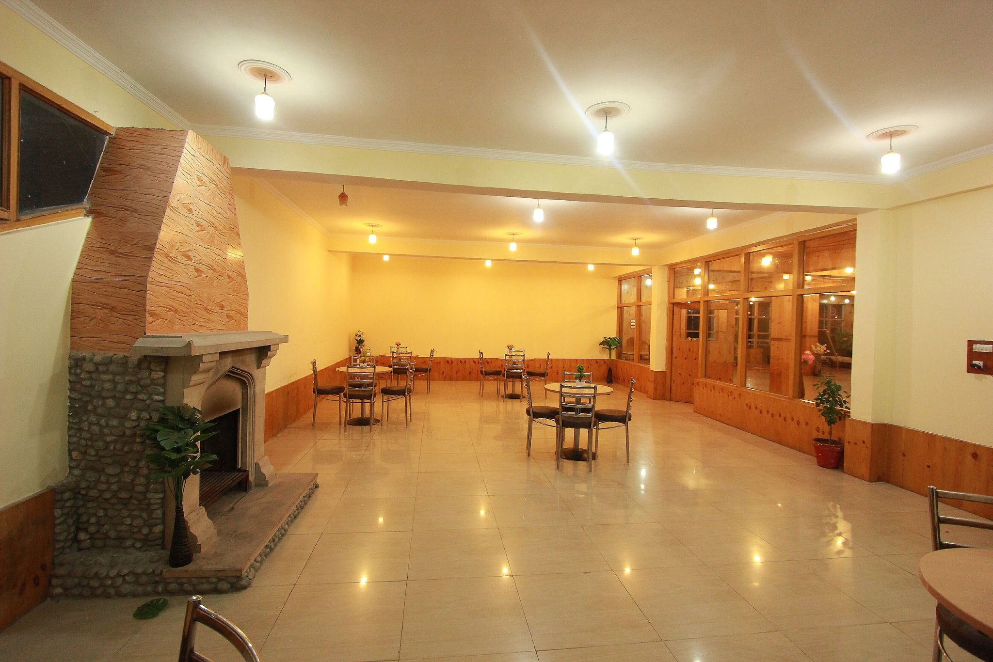 Hotel Ishaan (2 Min drive From Mall Road)
