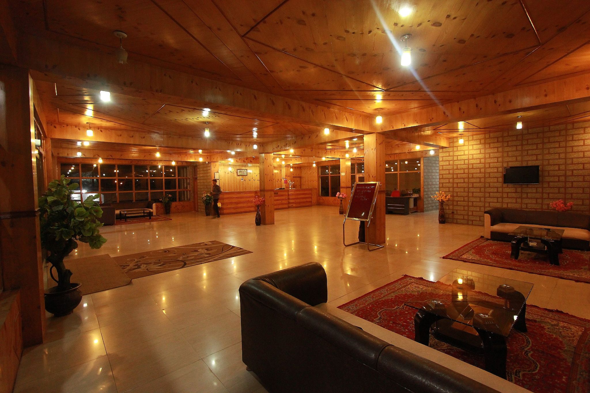 Hotel Ishaan (2 Min drive From Mall Road)