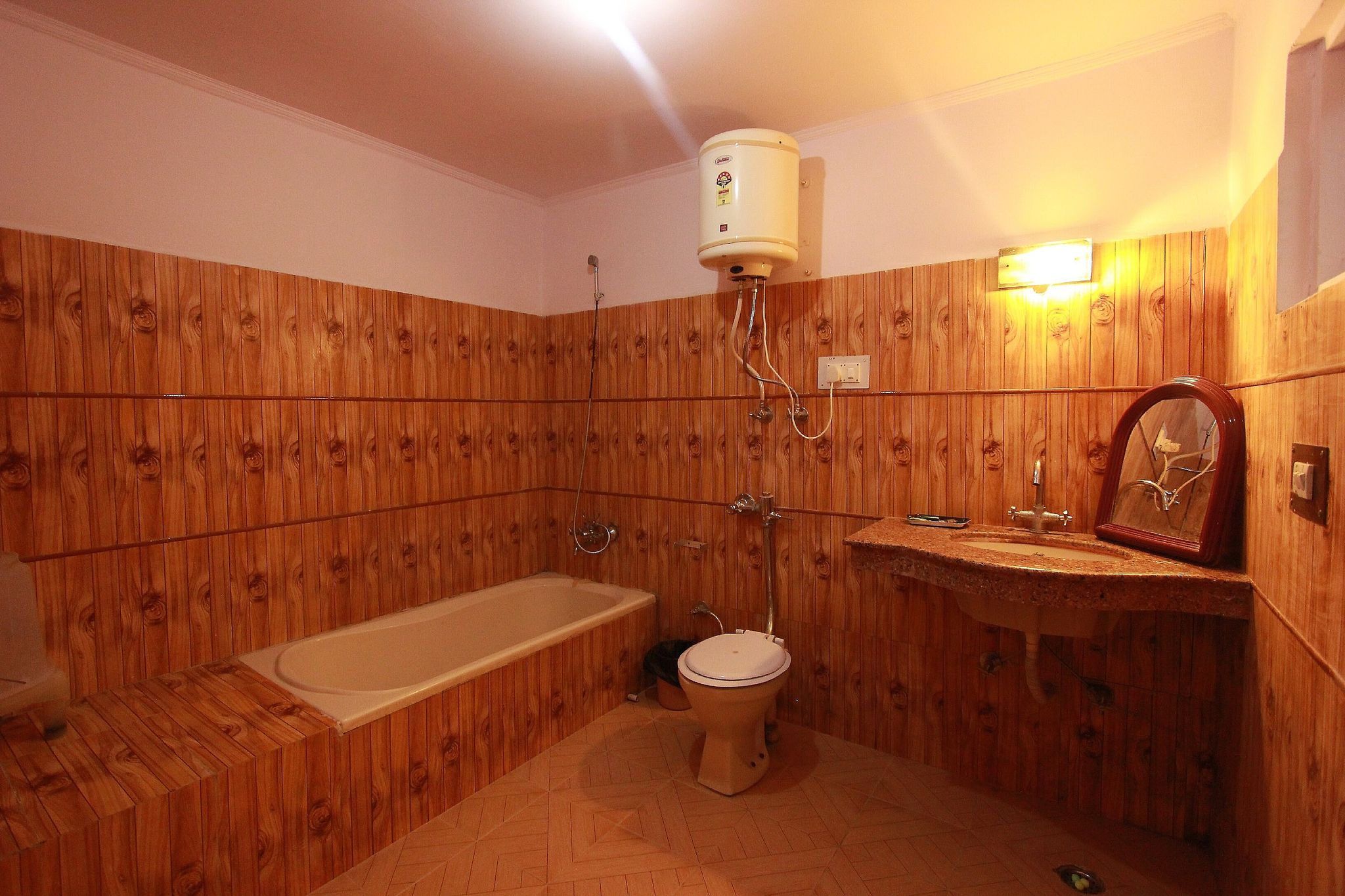 Hotel Ishaan (2 Min drive From Mall Road)