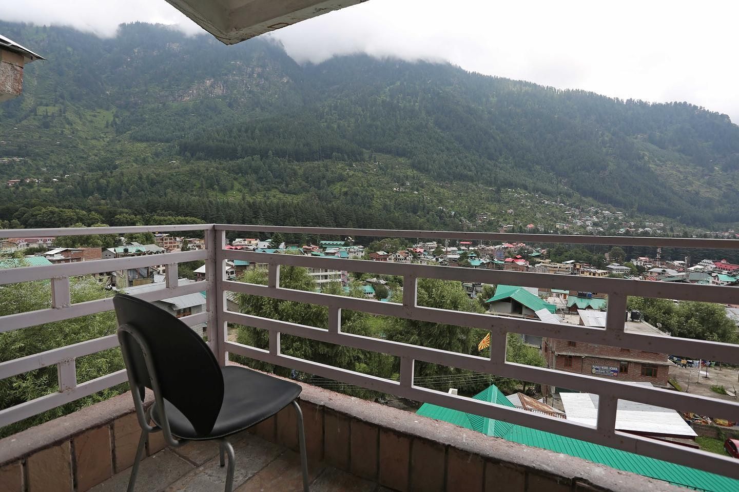 Hotel Ishaan (2 Min drive From Mall Road)