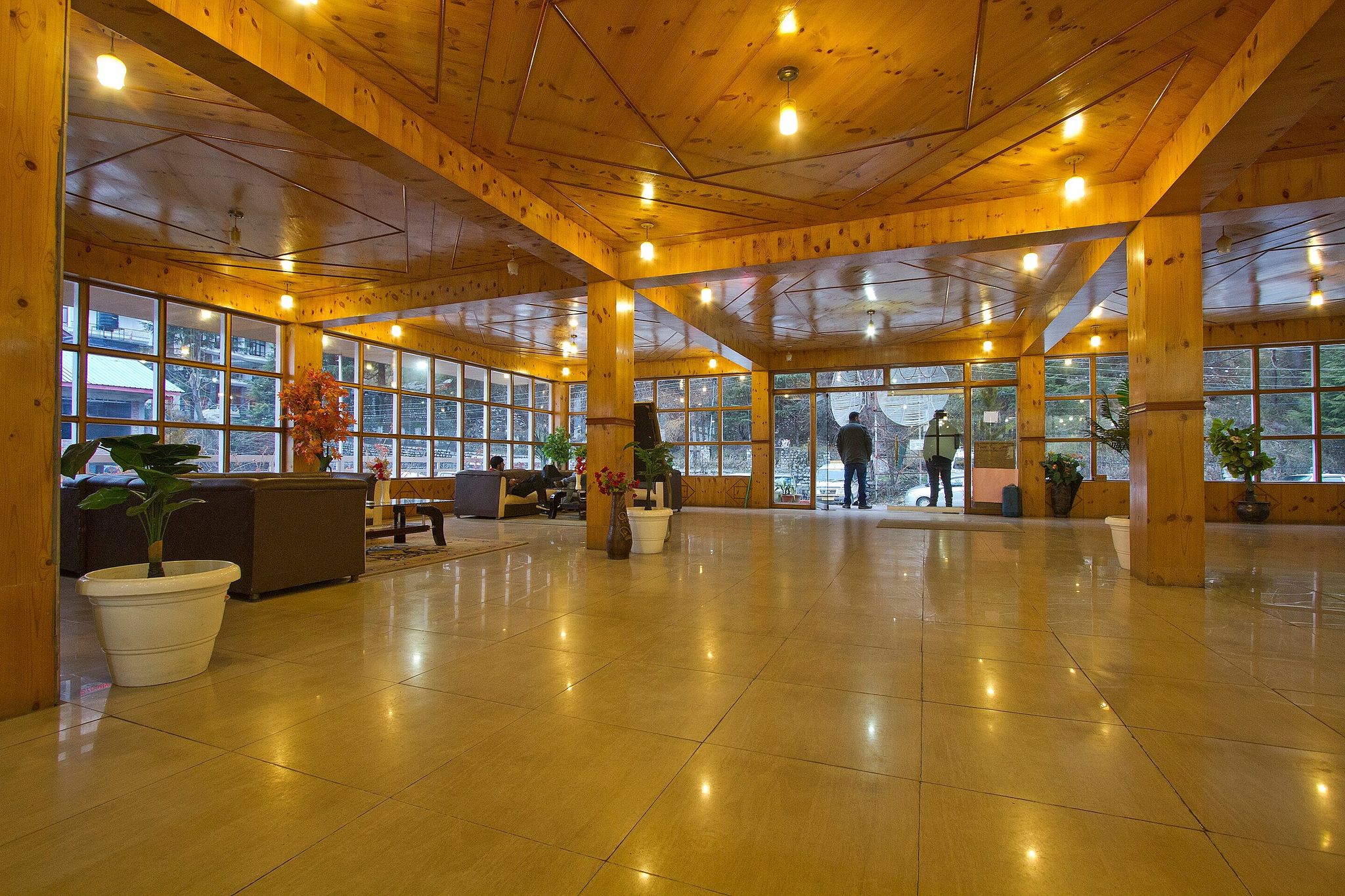Hotel Ishaan (2 Min drive From Mall Road)