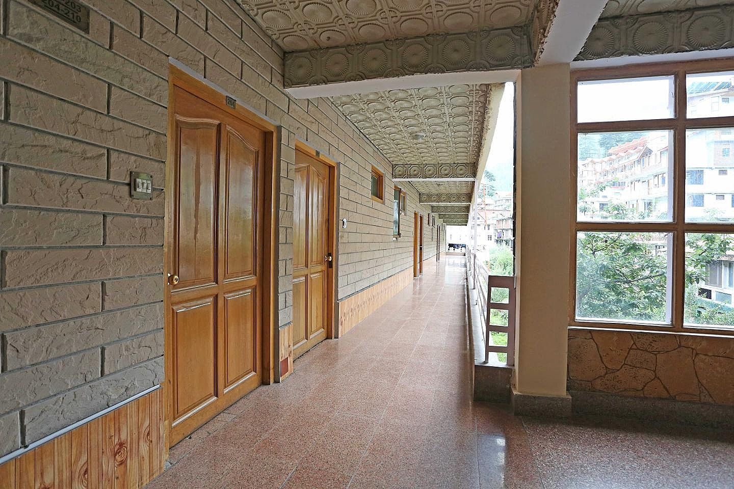Hotel Ishaan (2 Min drive From Mall Road)