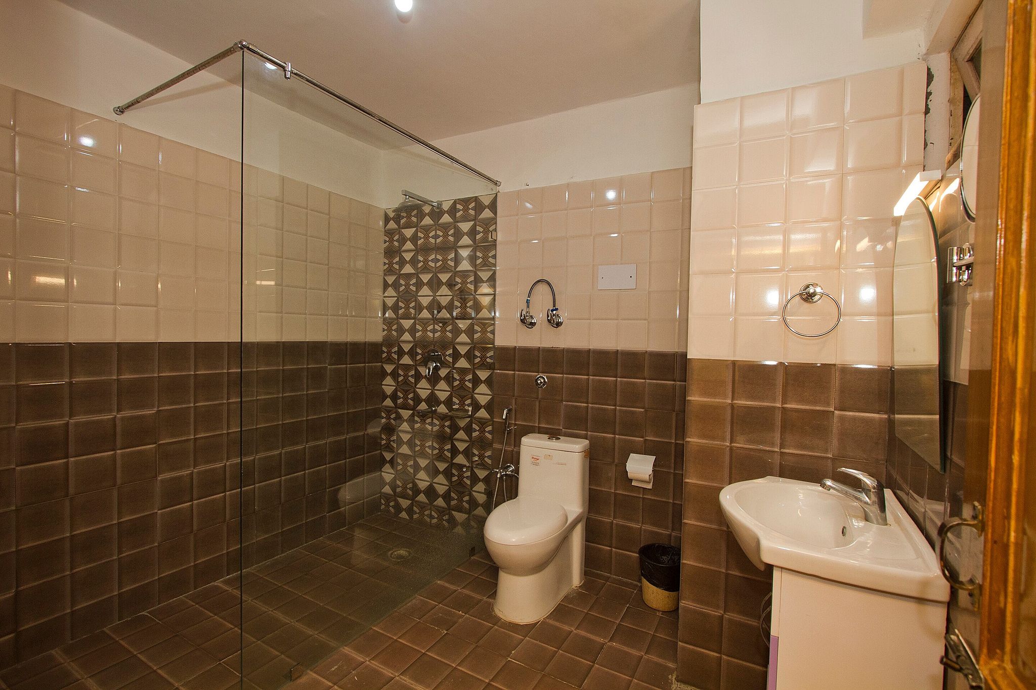 Hotel Ishaan (2 Min drive From Mall Road)