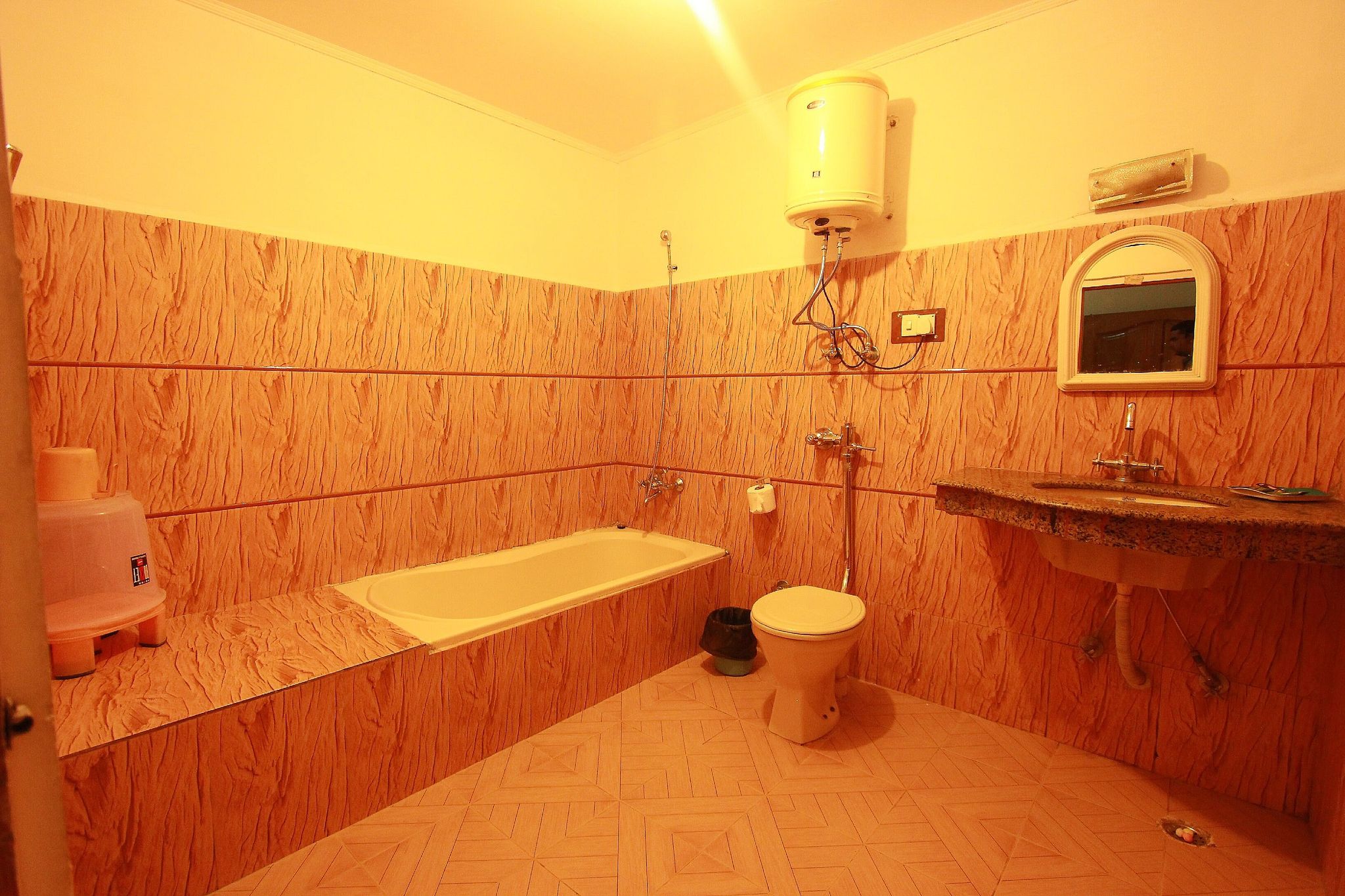 Ishaan Hotel Deluxe Room with Private Balcony 7