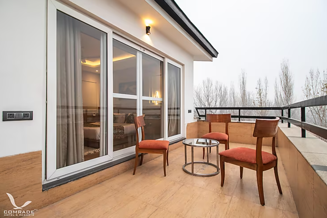 Comrade Inn Suite Room