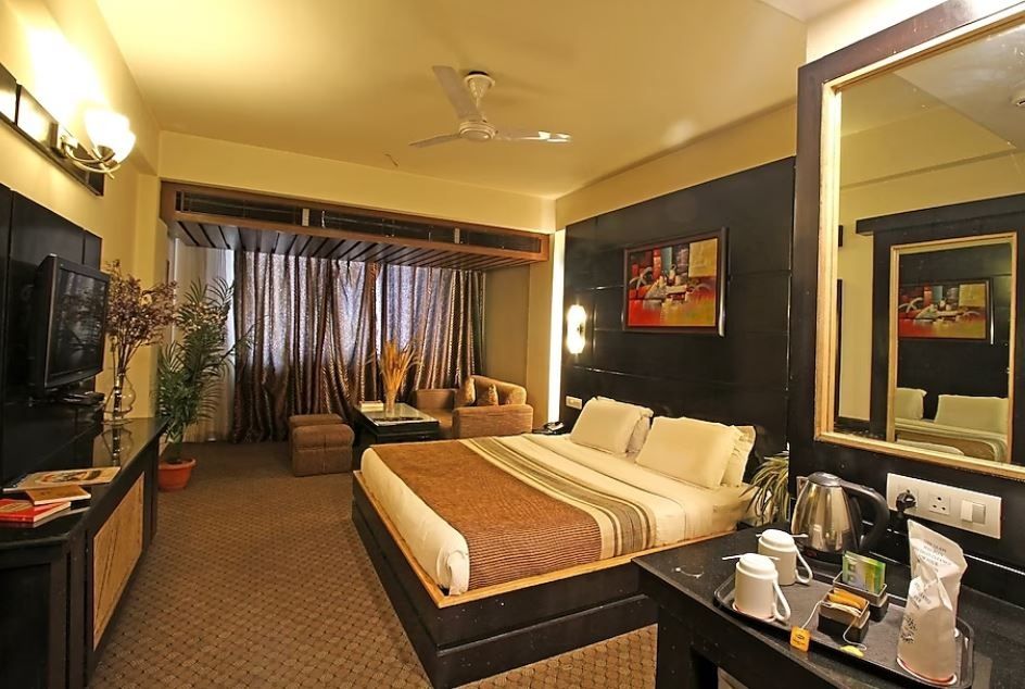 Comrade Inn Double Deluxe Room 3