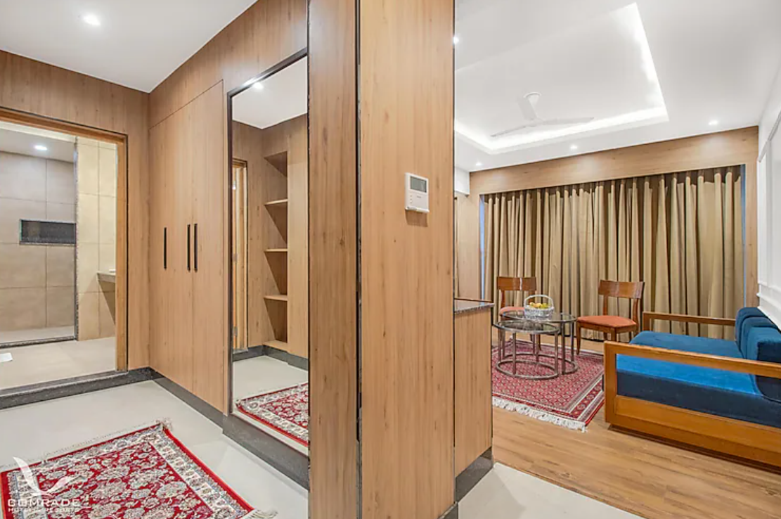 Comrade Inn Suite Room 4