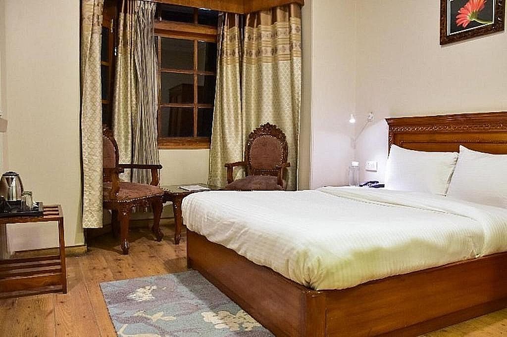 Deluxe Room with Valley View