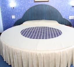 Royal Suite (Round Bedded With Bathtub and Private Balcony )