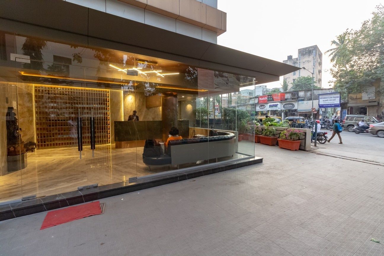 undefined Hotel Silver Inn 2