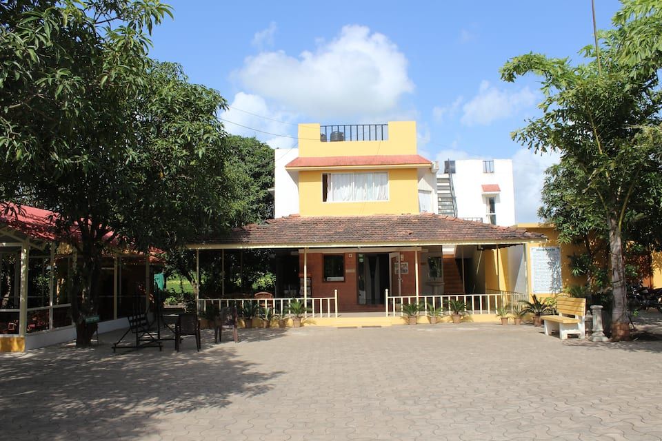 undefined Gir Jungle Lodge