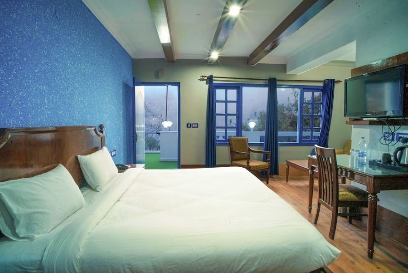 Manu Maharani Regency By Royal Collection Hotels Luxury Room Lake Facing