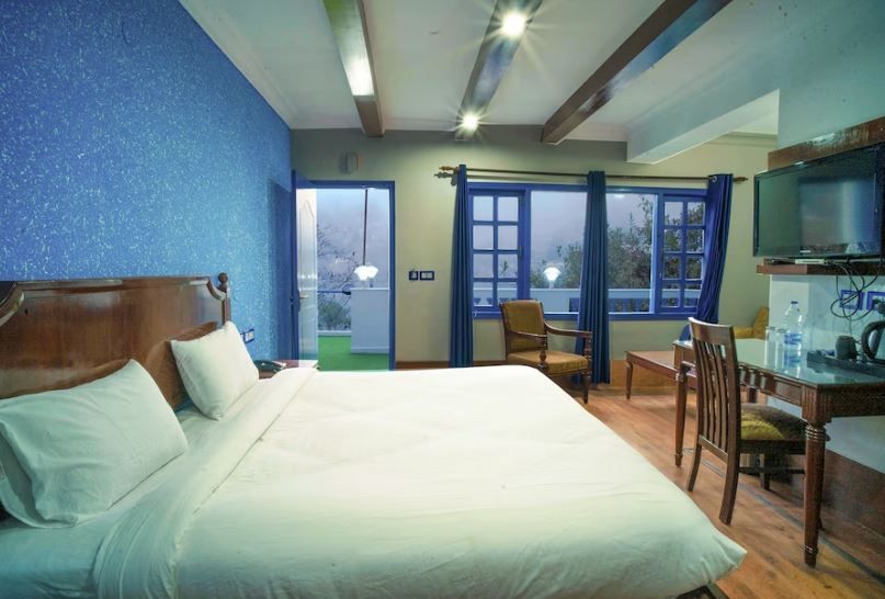 Manu Maharani Regency By Royal Collection Hotels Luxury Room Lake Facing 2