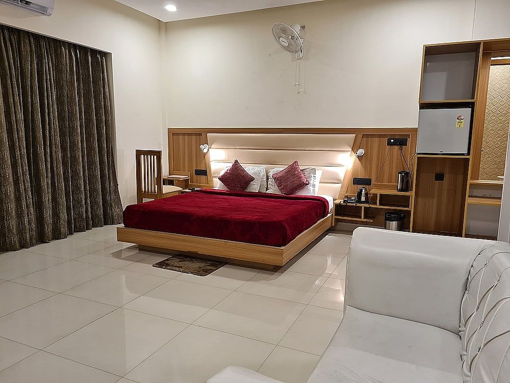 Hotel Rajpur Heights Super Deluxe Twin Room 2