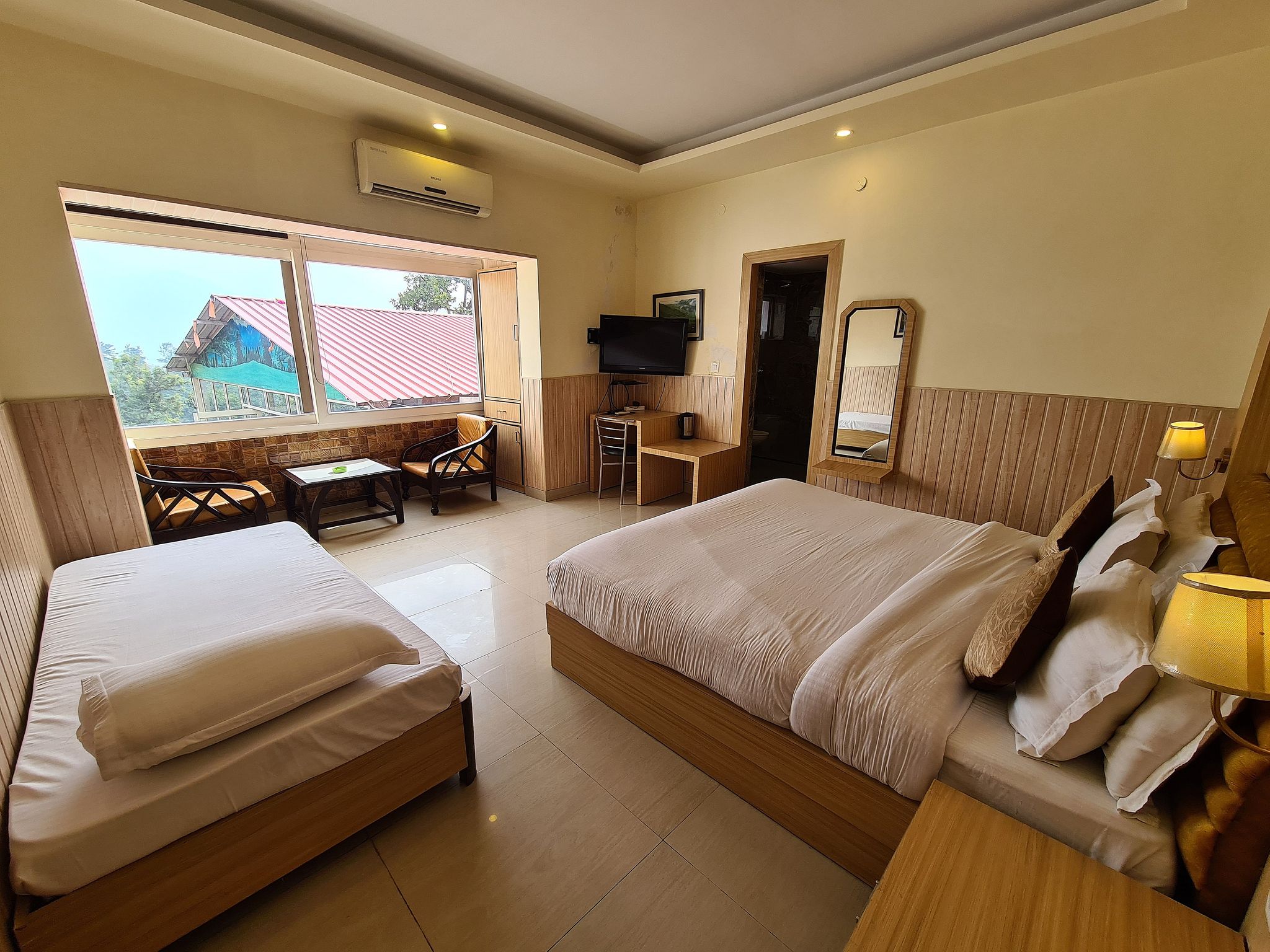 Hotel Rajpur Heights Super Deluxe Twin Room