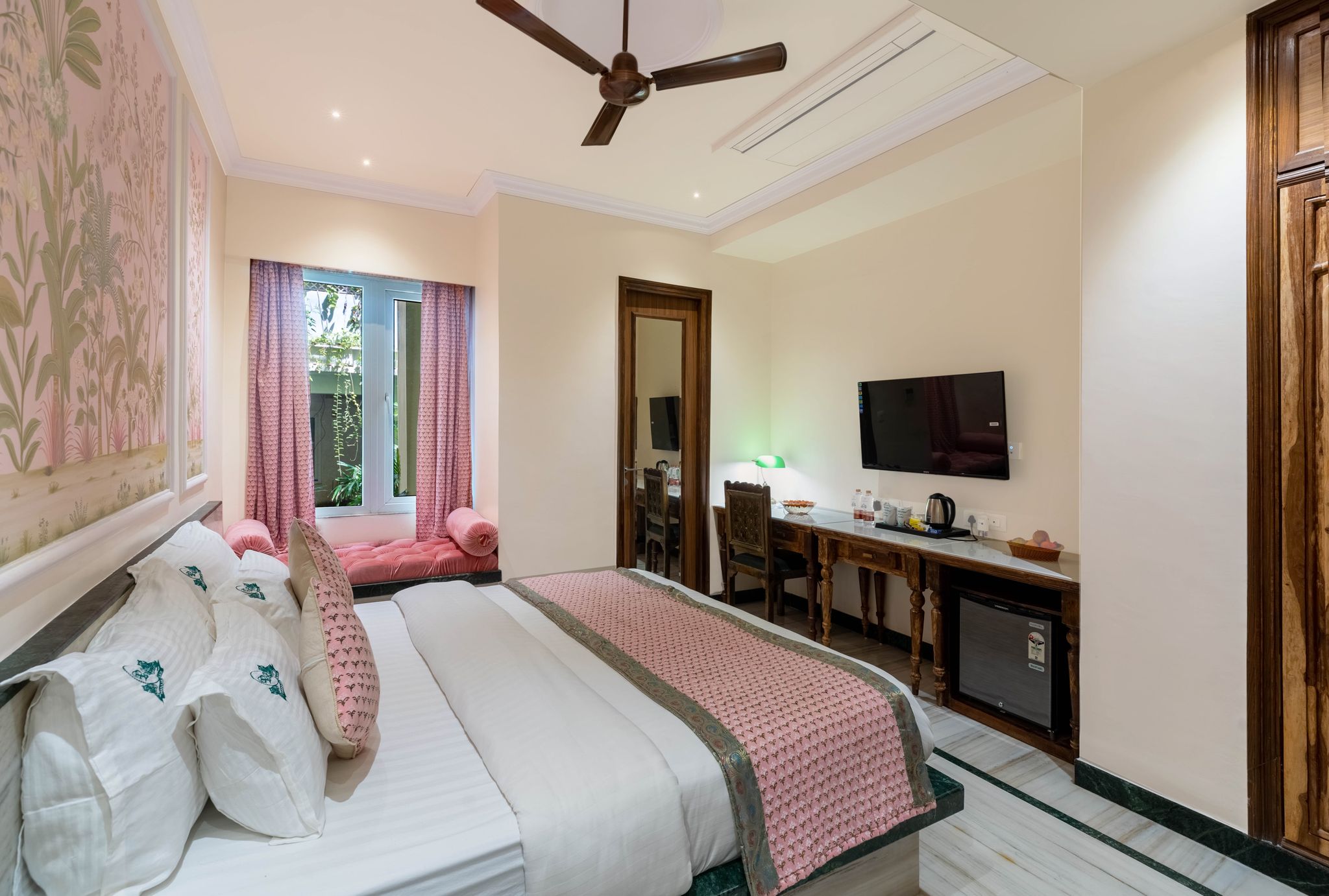 Panna Vilas - A Lake Facing Boutique Hotel  Deluxe Room 4