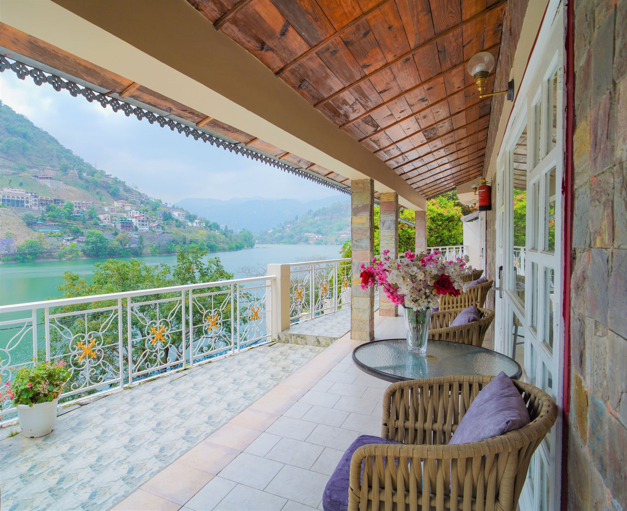 Lake View Premium Cottage on Ground Floor