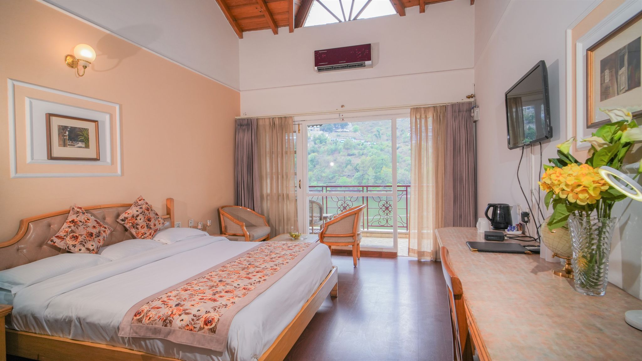 Lake Facing AC Super Deluxe Room