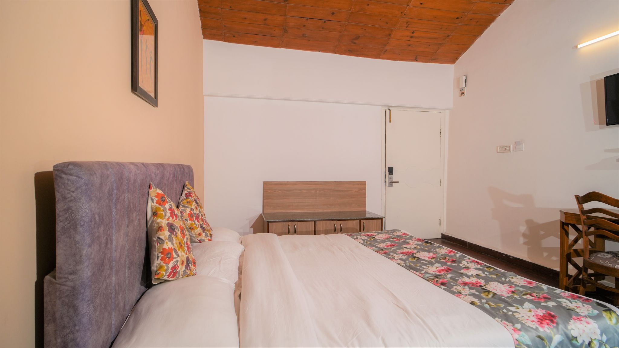 Hotel Neelesh Inn - Luxury Lake View Resort with Swimming Pool on Bhimtal Lake Economy No View non AC Room 2