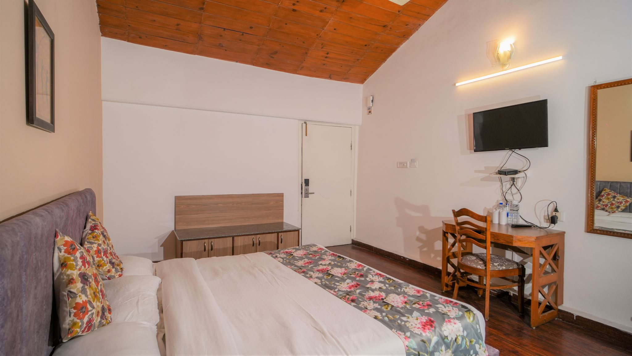 Neelesh Inn - A Luxury Lake view Hotel (20 kms from Nainital) Economy No View non AC Room 5