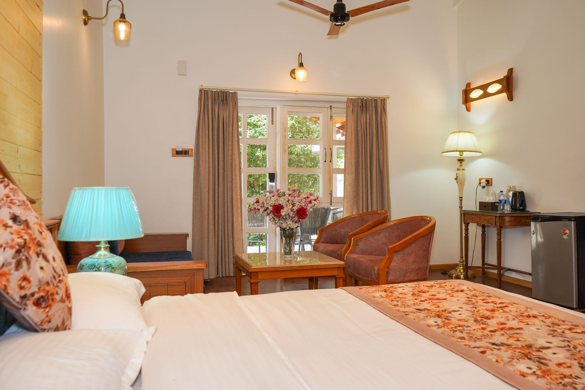 Executive cottage with lake view on ground floor