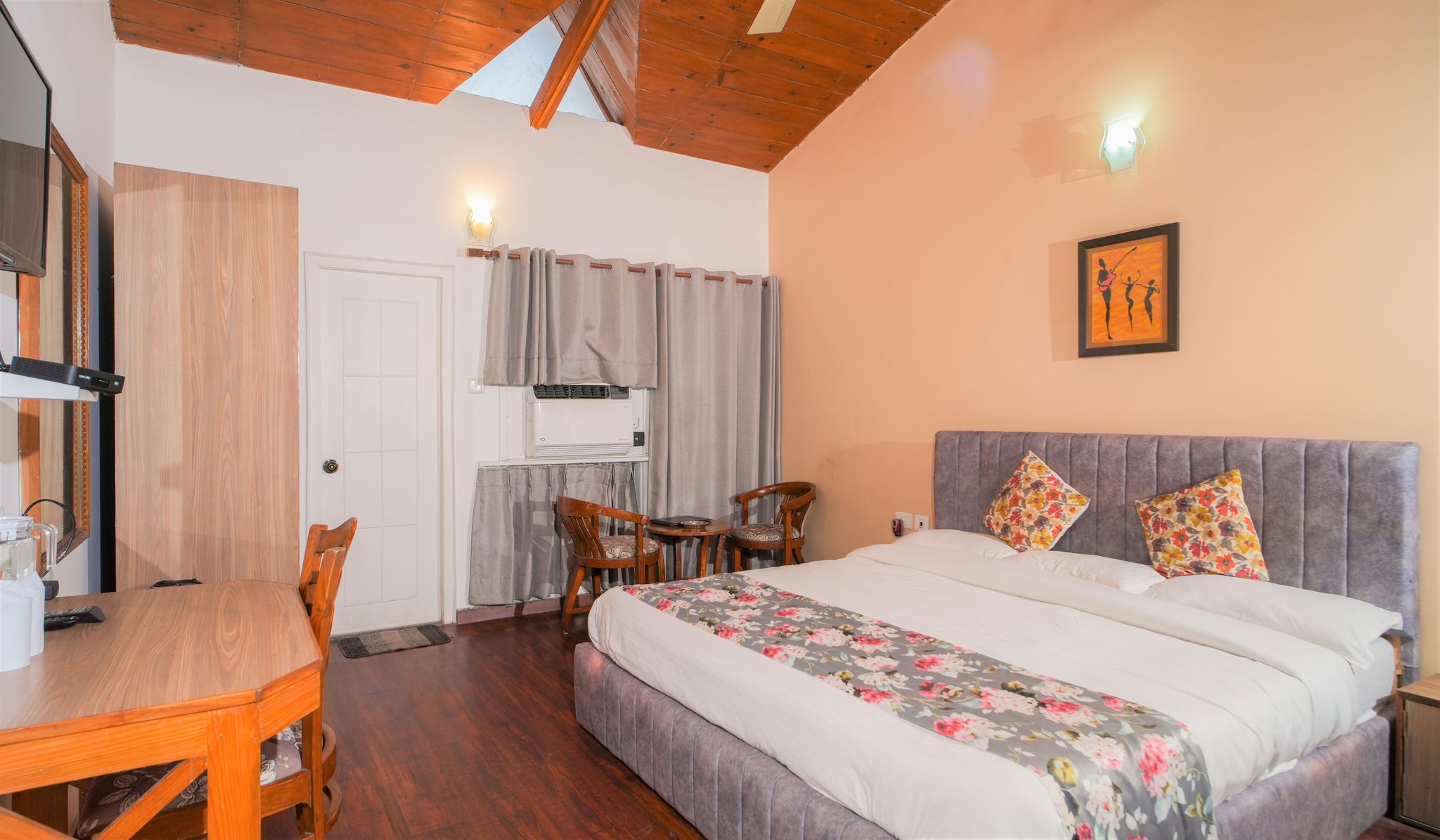 Hotel Neelesh Inn - Luxury Lake View Resort with Swimming Pool on Bhimtal Lake Economy No View non AC Room